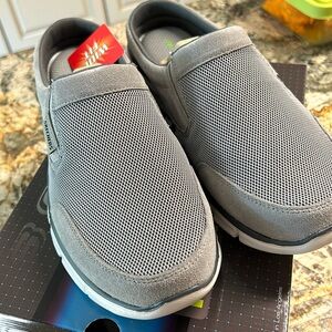 Men’s Skechers  slip on, 11 wide